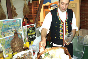 Drniš 2010 - Tradicionalni ovčji mišni sir vraća se na domaće trpeze