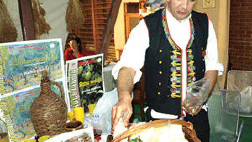 Drniš 2010 - Tradicionalni ovčji mišni sir vraća se na domaće trpeze