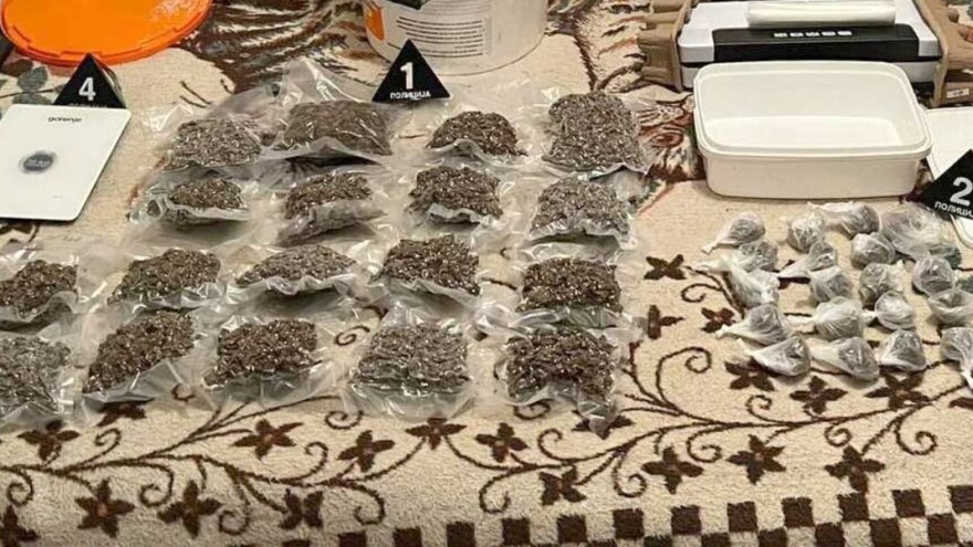 Uhapšen Kragujevčanin: Policija u kući pronašla 2,2 kilograma marihuane