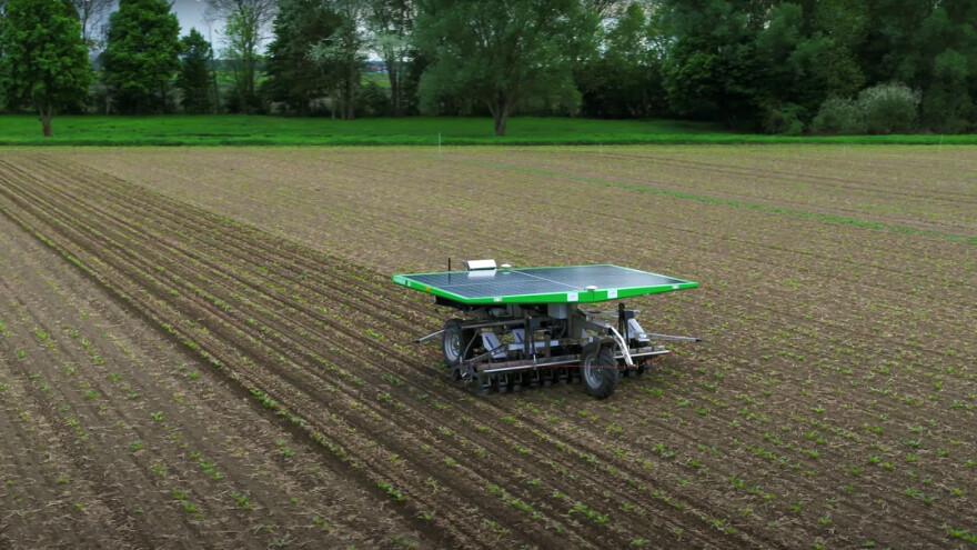 Autonomnim robotom žele da smanje upotrebu pesticida u uzgoju šećerne repe