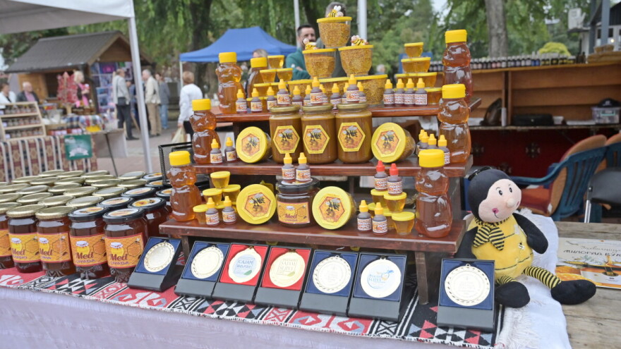 Sajam meda okupio 60 izlagača: Akcenat na edukaciji najmlađih