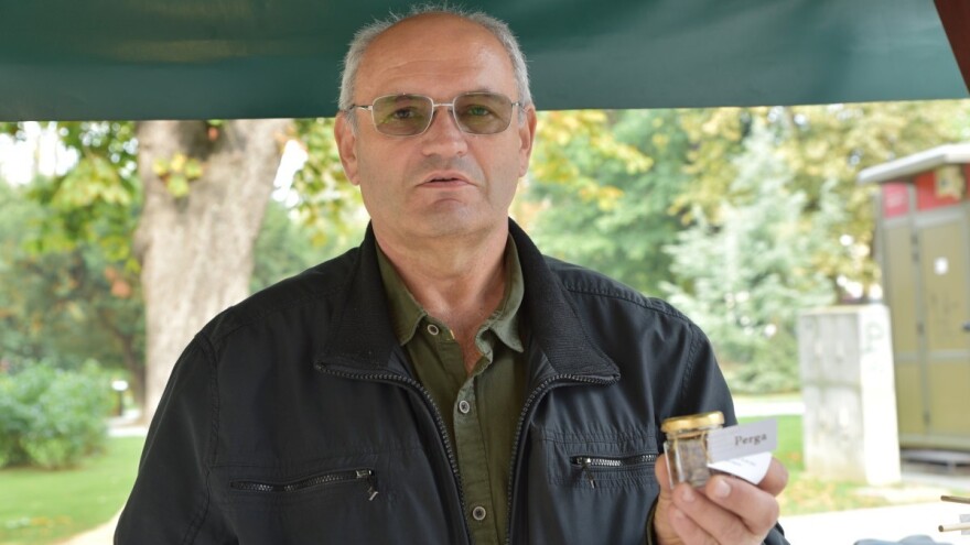 Pčelar Miroslav Petreković bavi se i vađenjem perge - fermentirane peludi