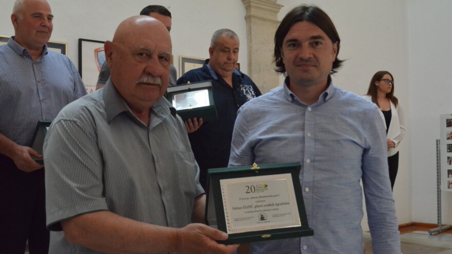 Zlatno pero Vedranu Stapiću: Agroklub objavio  2.270 tekstova o maslinarstvu