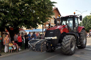 Utrka traktora u sklopu Festivala graševine