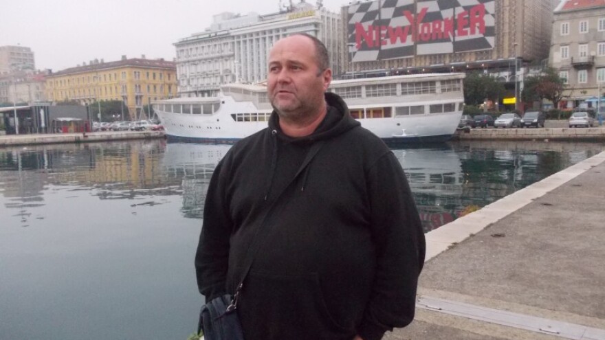 Tata Zoki tjerao Tihu na more