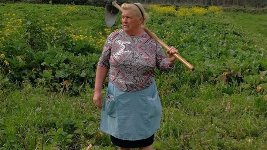 Dolores Leis je dvojnica Donalda Trampa, koja uzgaja krompir