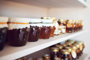 Zaštita meda od patvorenja i veće količine voća u džemovima nova su pravila EU