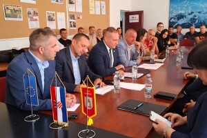 Vlajčić stočarima u Drnišu predstavio mjere pomoći zbog bedrenice, evo na što mogu računati