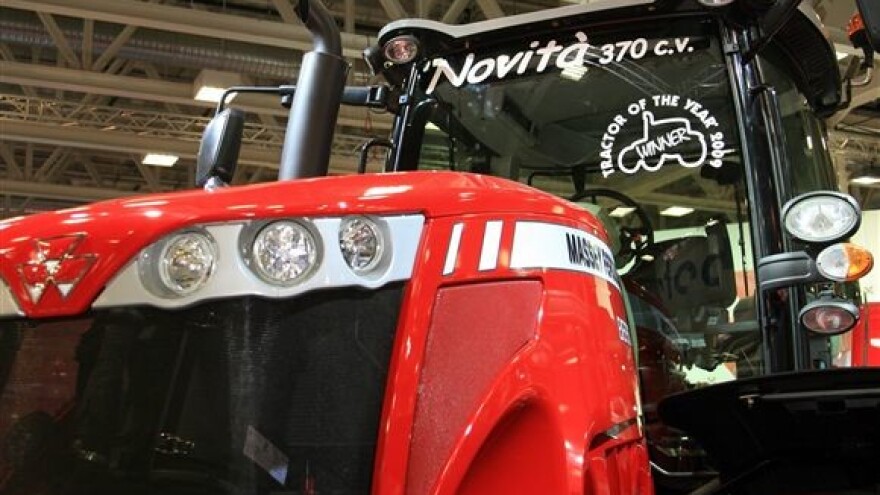 Reakcije na izbor MF8690 za traktor godine