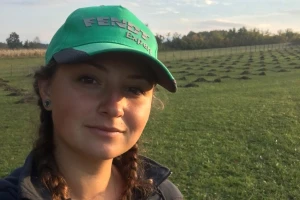 Ena Zolić: Studira u Njemačkoj, a u BiH sadi 250 sadnica lješnjaka