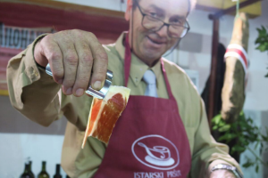 Vajk je vrime za pršut - bliži se Internacionalni sajam omiljene delicije u Tinjanu