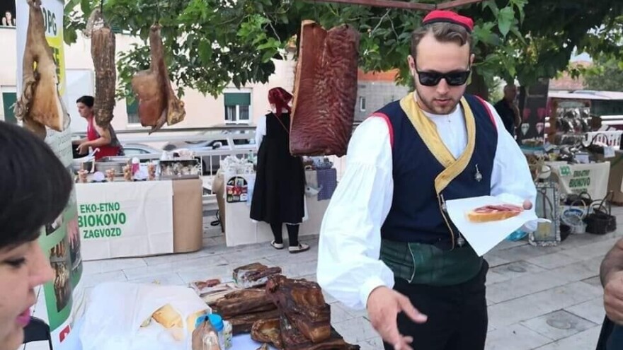 U Zagvozdu sve veća posjećenost Etno-eko sajma - i stranci uživaju u izloženim proizvodima