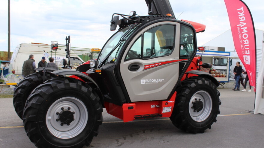 Kako složiti bale na devet metara visine? Rješenje nudi Euromarkt