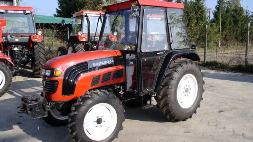 Traktor Foton FT 404