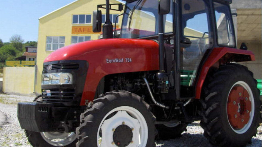 Traktor EuroWolf 754