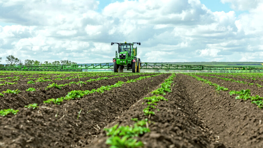 John Deere rješenja za održivost: Precizna primjena gnojnice i zaštita "vidi pa prskaj"