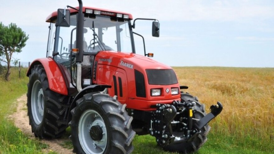 Traktor Farmer F2