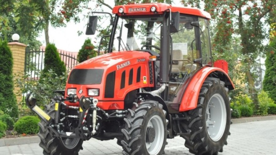 Traktor Farmer F3