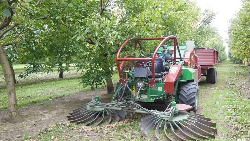 Akcijske cene FACMA mašina za sakupljanje i preradu jezgrastog voća!
