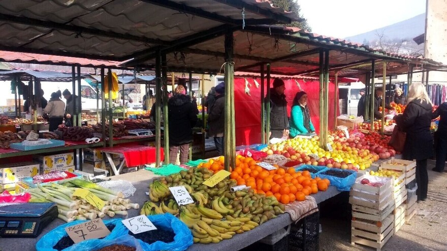 Fahira i Adil Prijić: I na -7 stepeni nasmijani dočekuju mušterije na zelenoj pijaci