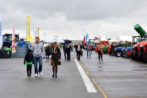 Pod kišobranima otvoren ovogodišnji 8. Farm Show Osijek - prvi takvog tipa u 2021.