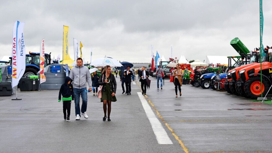 Pod kišobranima otvoren ovogodišnji 8. Farm Show Osijek - prvi takvog tipa u 2021.