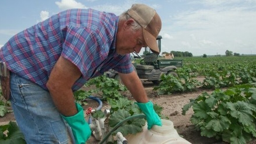 Omogućiti prodaju zemljišta i oformiti otkupne centre!
