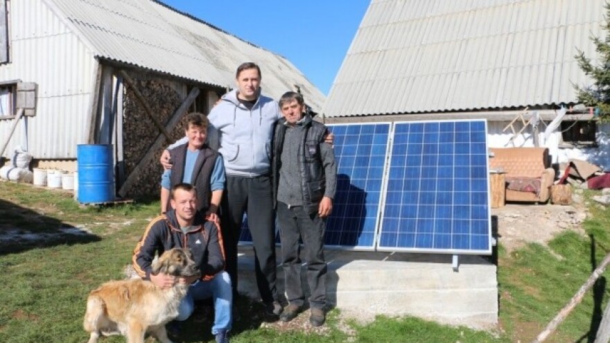 Nemaju struje, ali sir iz mijeha unaprijed prodaju!