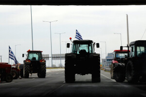 Grčki farmeri na nogama, stižu traktorima u Atenu