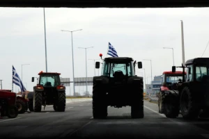 Poljoprivrednici traktorima žele u Atinu