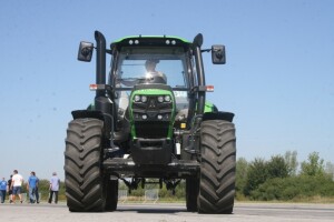 Traktorski race show na 100m preuzima pistu!