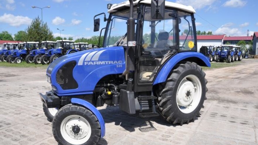 Traktor Farmtrac Osnovna linija