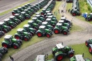 Više od 1.000 Fendt traktora na jednoj livadi u Švicarskoj