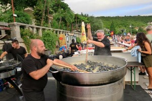 Fešta od pidoći: Više od 500 kg pripremljeno je na tradicionalni način, a mi donosimo recept