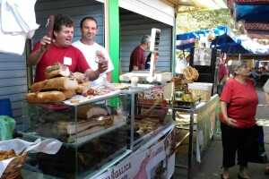 Festival "Četiri godišnja doba – Lijepo za dobro" na osječkoj tržnici povezuje kupce i prodavače te upozorava na problem odbačene hrane
