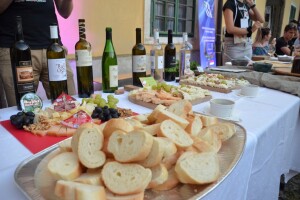 Više od 700 posjetitelja uživalo u okusima domaćih proizvođača na prvom festivalu sira i vina