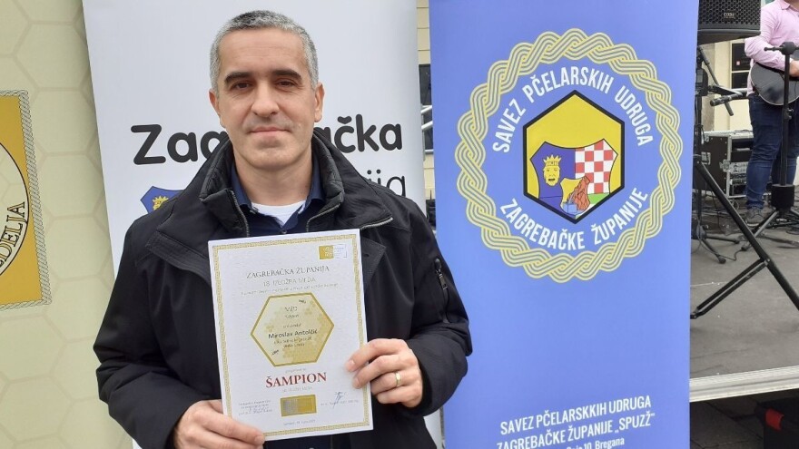 Kestenov med Miroslava Antolčića šampion 11. Festivala pčelarstva