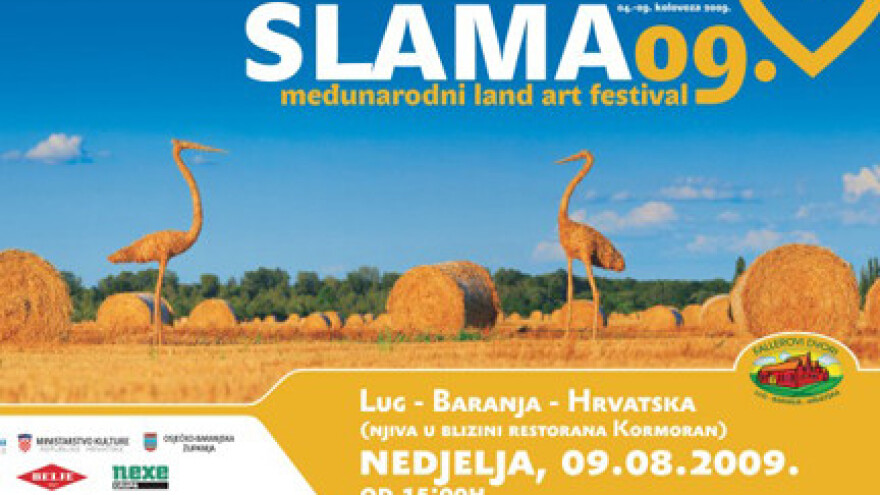 Umjetnici oblikuju slamnate skulpture