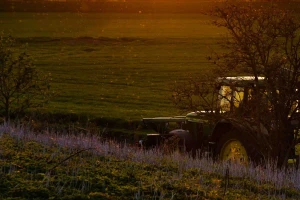 Mještani zatekli prevrnut traktor i beživotno tijelo muškarca