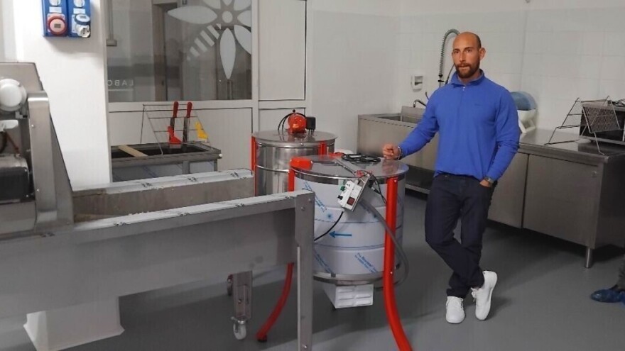 U čemu pčelar Filipo vidi svoju šansu: Pravi i pivo sa medom od agruma