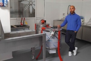 U čemu pčelar Filippo Ragone vidi svoju šansu: Pravi i pivo s medom od agruma