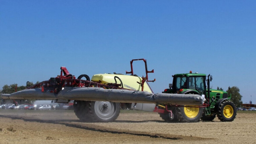 Hardijeva prskalica se suprotstavlja vjetru!