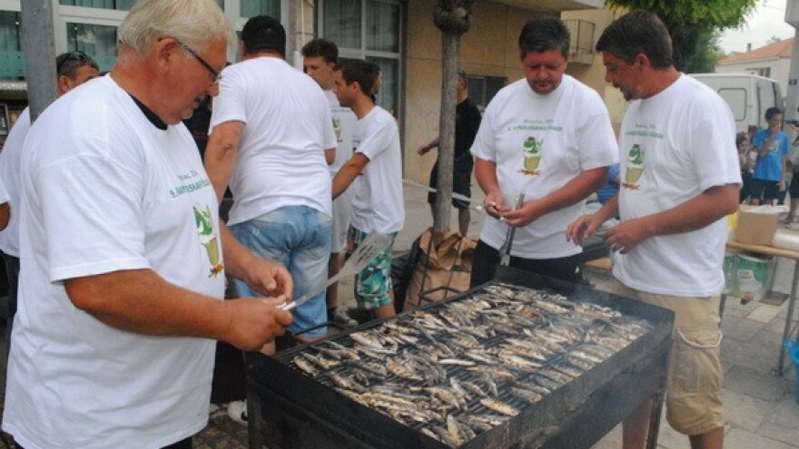 Benkovcem zavladali mirisi soma i srdele