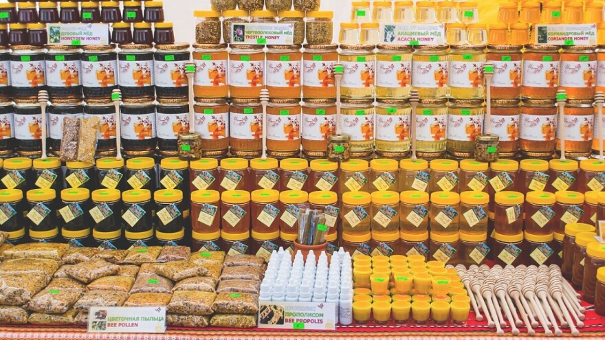 Više od 60 izlagača na šamačkom Sajmu meda, prehrambenih i tradicionalnih proizvoda