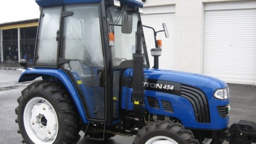 Traktor Foton FT 454