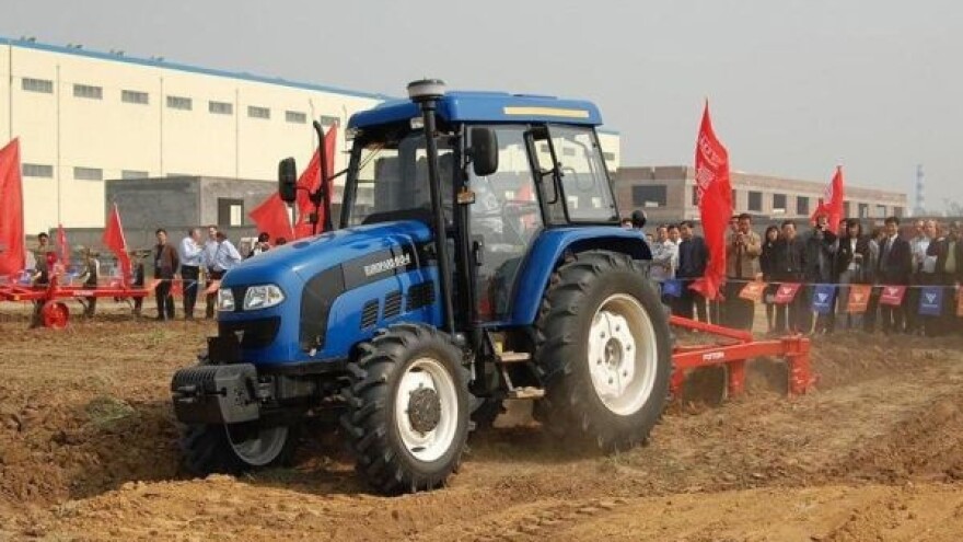 Traktor Foton FT 904