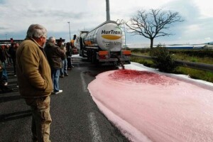Francuski vinari oteli španjolske cisterne vina!