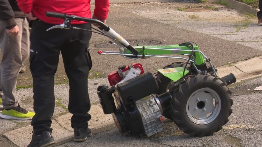 Stigla mehanizacija u Doboj: Mujina mašina mijenja deset ljudi