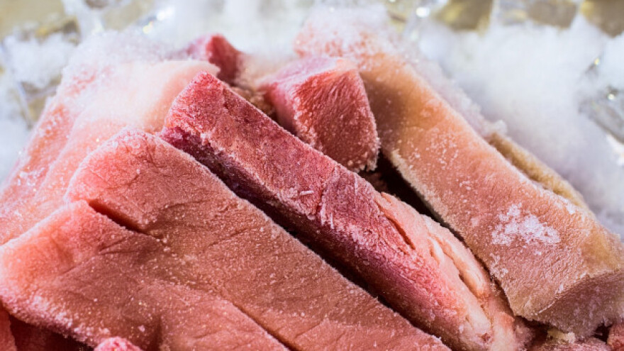 Staro meso se ne baca - prepakirava se i prodaje!