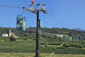 Jabuke iz Dolomita putuju žičarom: Prvi takav sistem na svetu pokrenut u Italiji